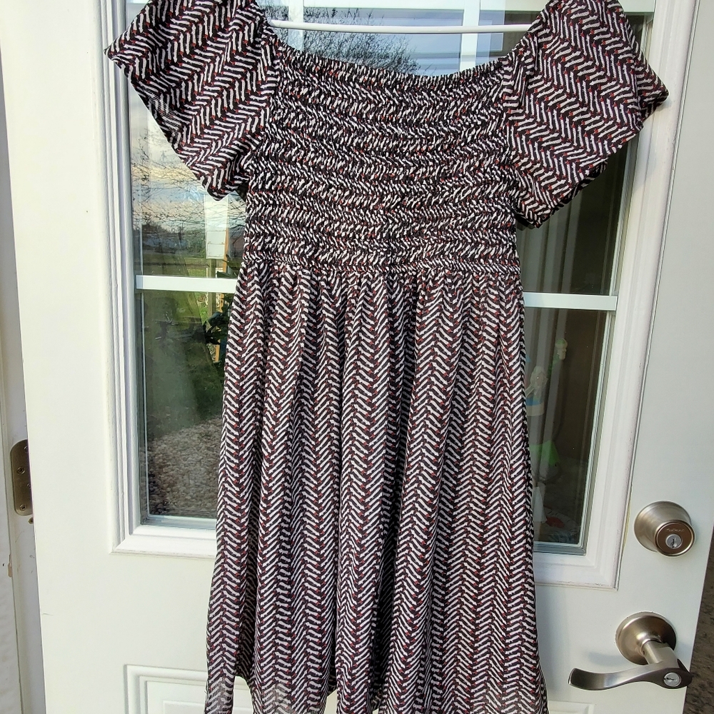 Knee length dress with flutter sleeves